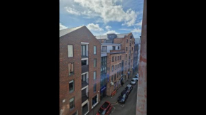 Remarkable 2-Bed Apartment in Central Liverpool